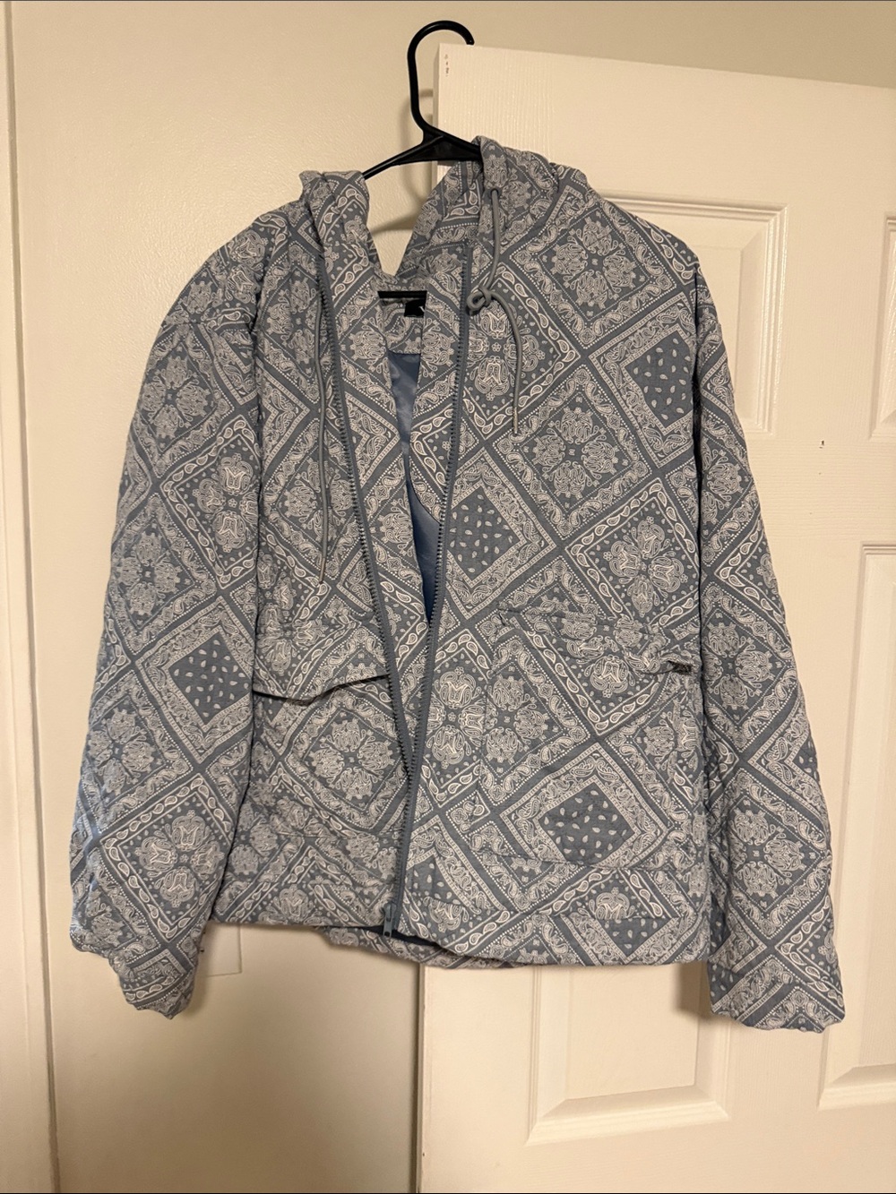 NWOT Vici’s woman Light Blue Printed Hooded Jacket